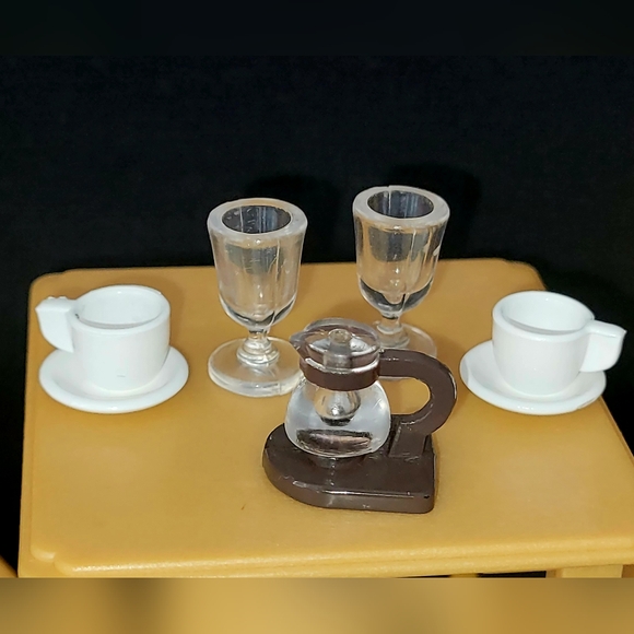 Calico Critters Furniture, Table, Chairs, Cups, Coffee Maker Lot Accessories Vtg - Picture 4 of 4